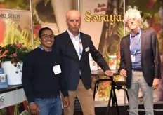 At the ABZ Seeds stand, everyone was updated on the latest strawberry news. Plenty of attention was given to the possibility of growing strawberries from seed on rockwool. The latest research with WUR has shown that this works very well. From left to right; Kleber Pereira (breeder), Gé Bentvelsen (CEO) and Philip Smits (President Commissioner).                